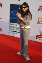 Shaina NC at Standard Chartered Mumbai Marathon in Mumbai on 14th Jan 2012 (78).JPG